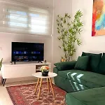 Green Cozy Home City Center